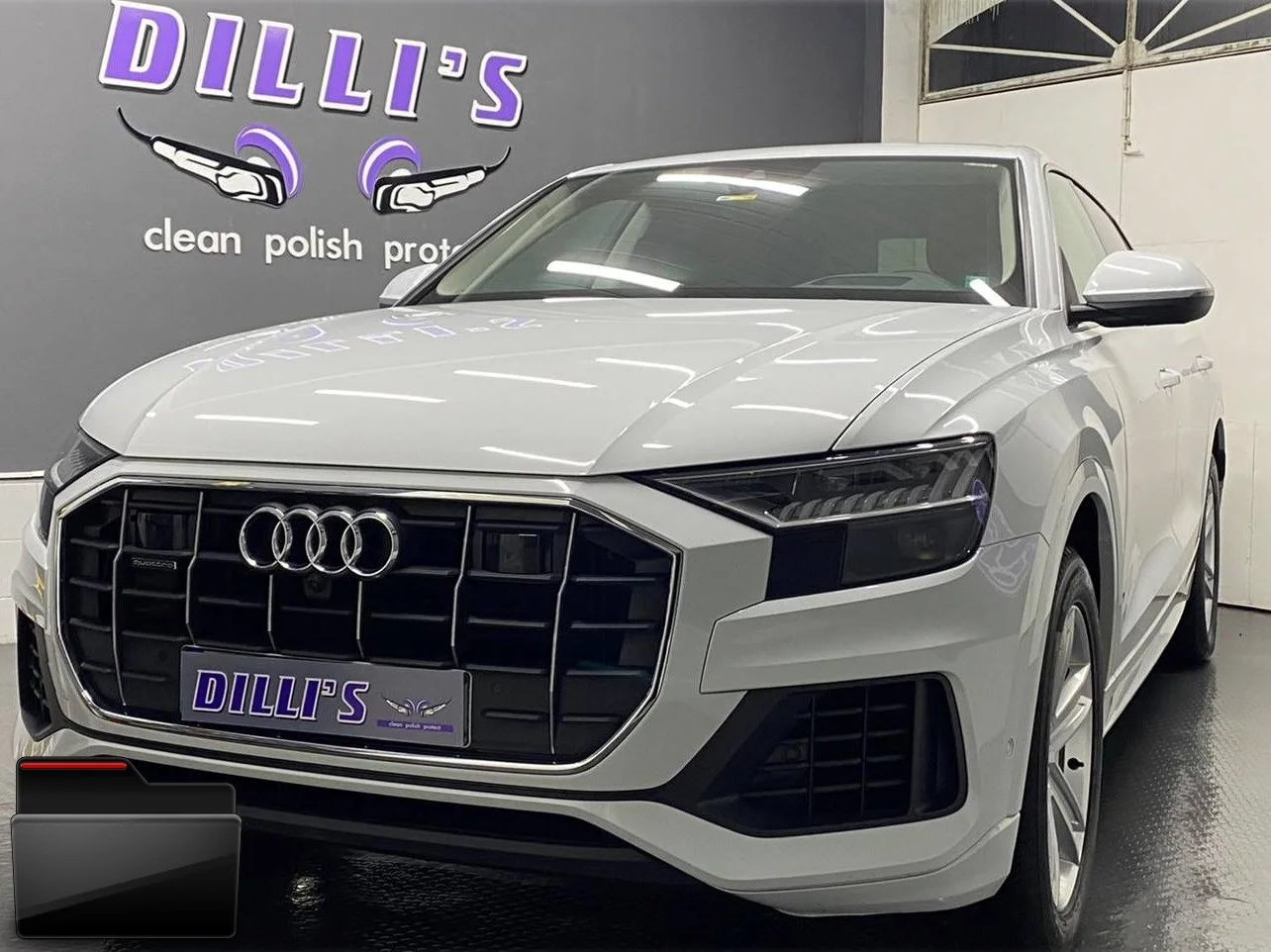 Audi Q8 в студиото